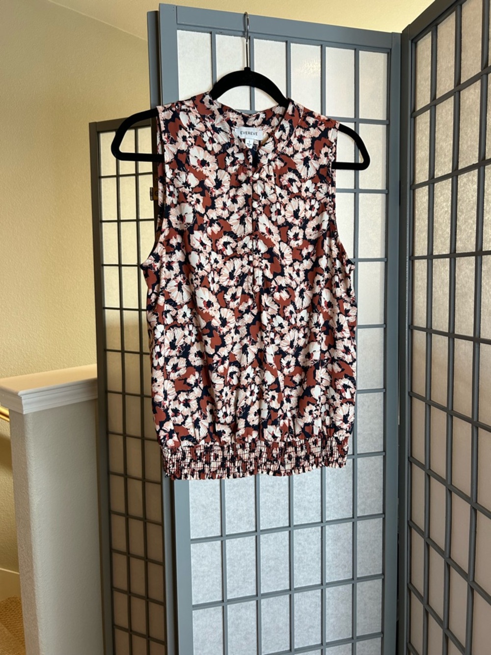 Evereve Floral Sleeveless Blouse in Rust and White
